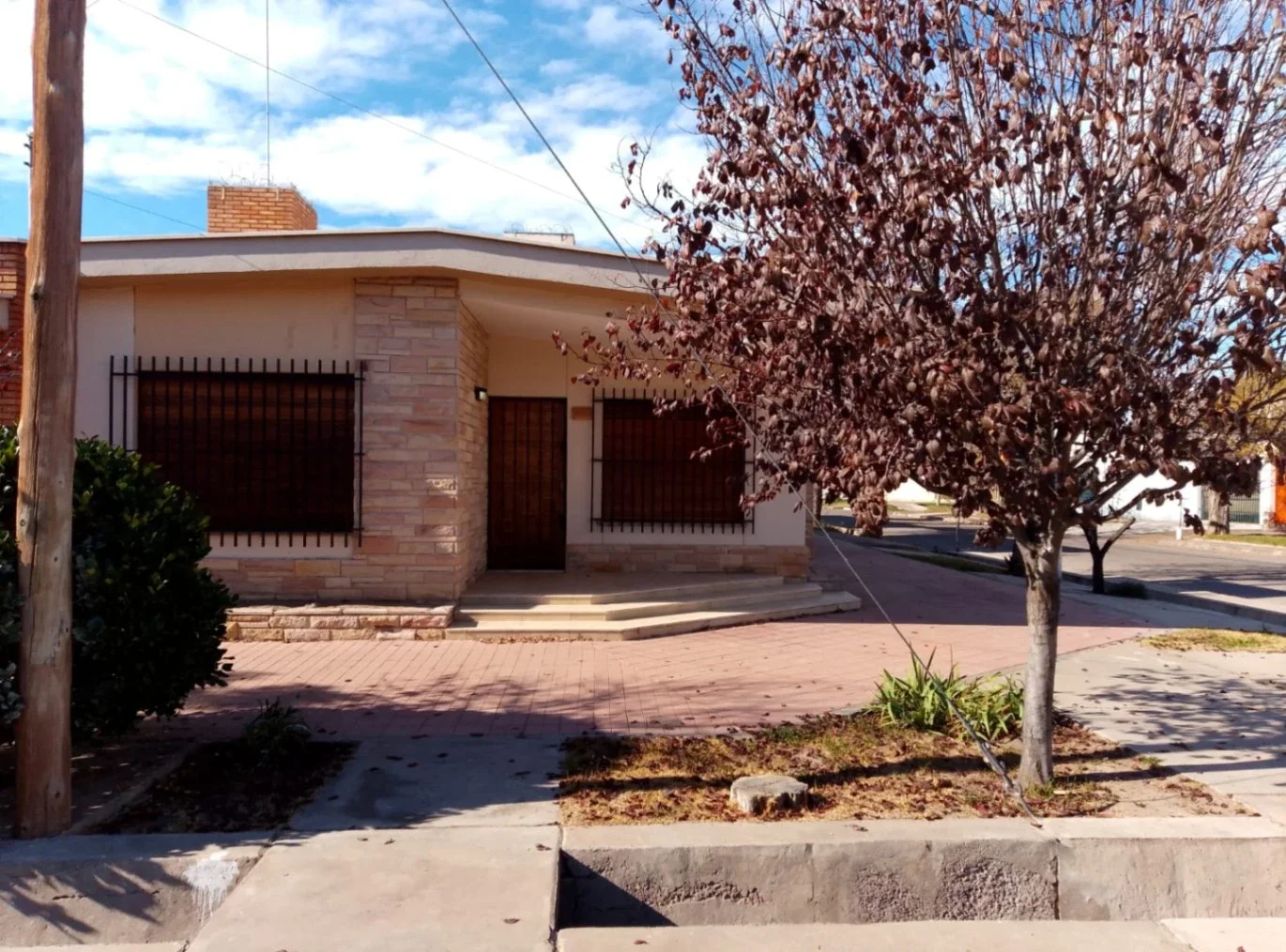 Casa en venta 3 habitaciones 2 baños y cochera en San Rafael - Imagen 2