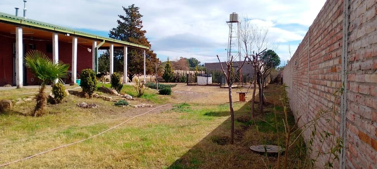 CASA EN VENTA, 1700M2 , 3 habitaciones, cocheras-Todos los servicios- El Cerrito - Imagen 2