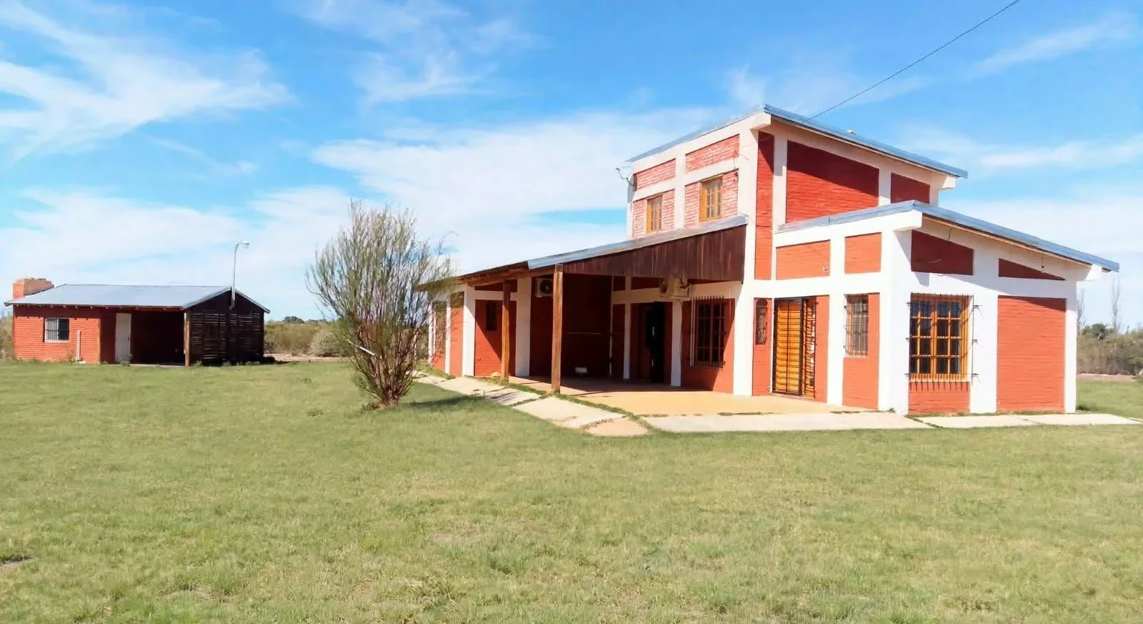 Casa en venta c/ cochera en Las Paredes - Imagen 1