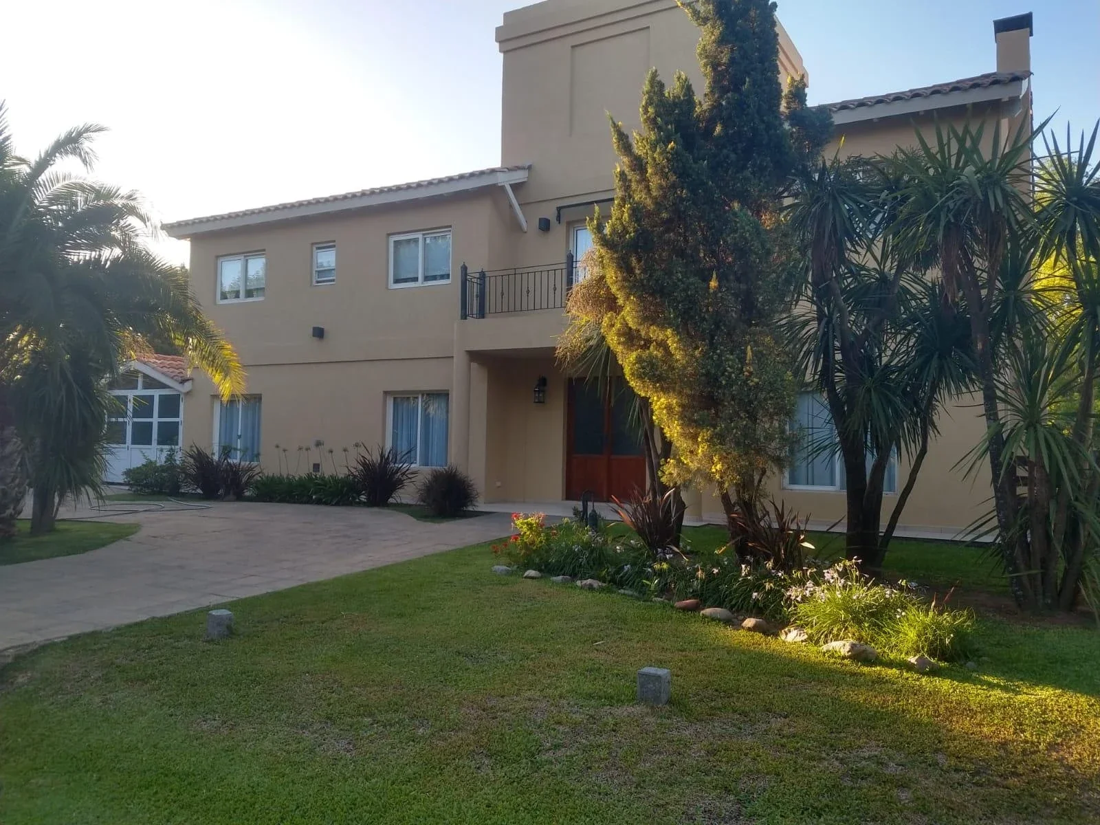Casa en venta c/ cochera en Francisco Álvarez - Imagen 2