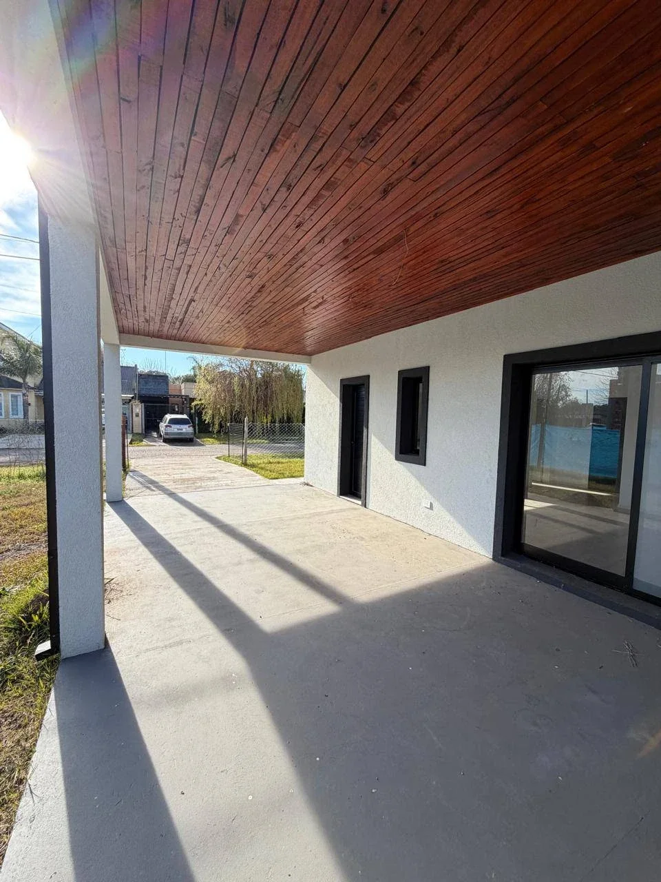 Casa en venta c/ cochera en Loma Verde - Imagen 2