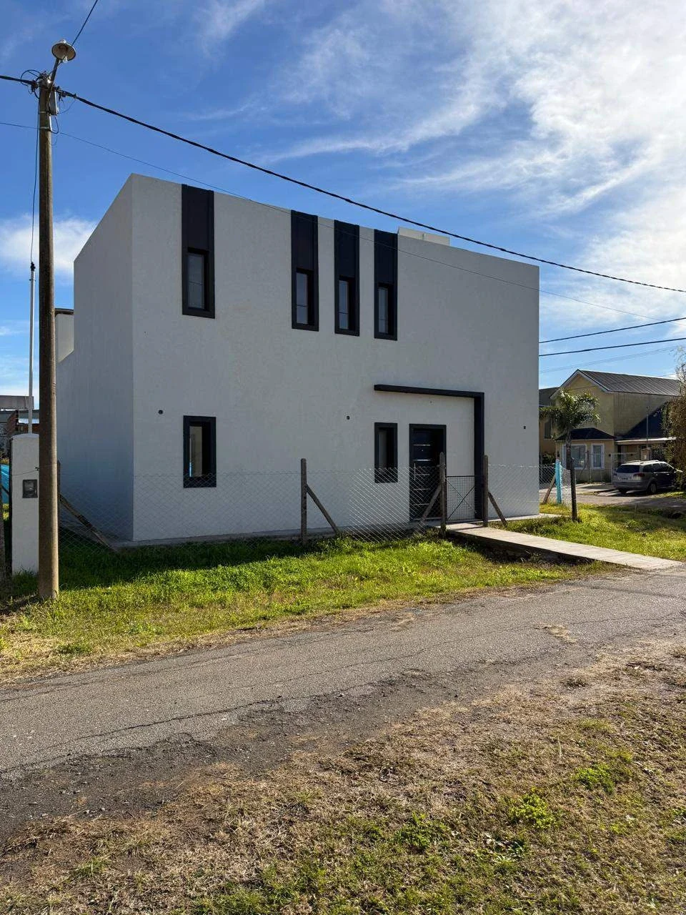 Casa en venta c/ cochera en Loma Verde - Imagen 1