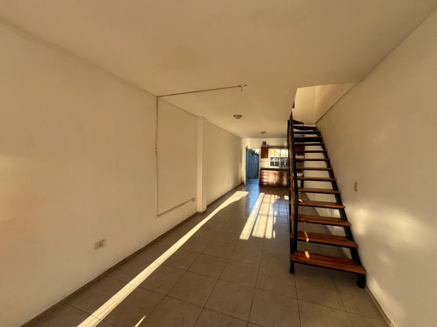 Dúplex en alquiler c/ cochera en Belén de Escobar - Imagen 2