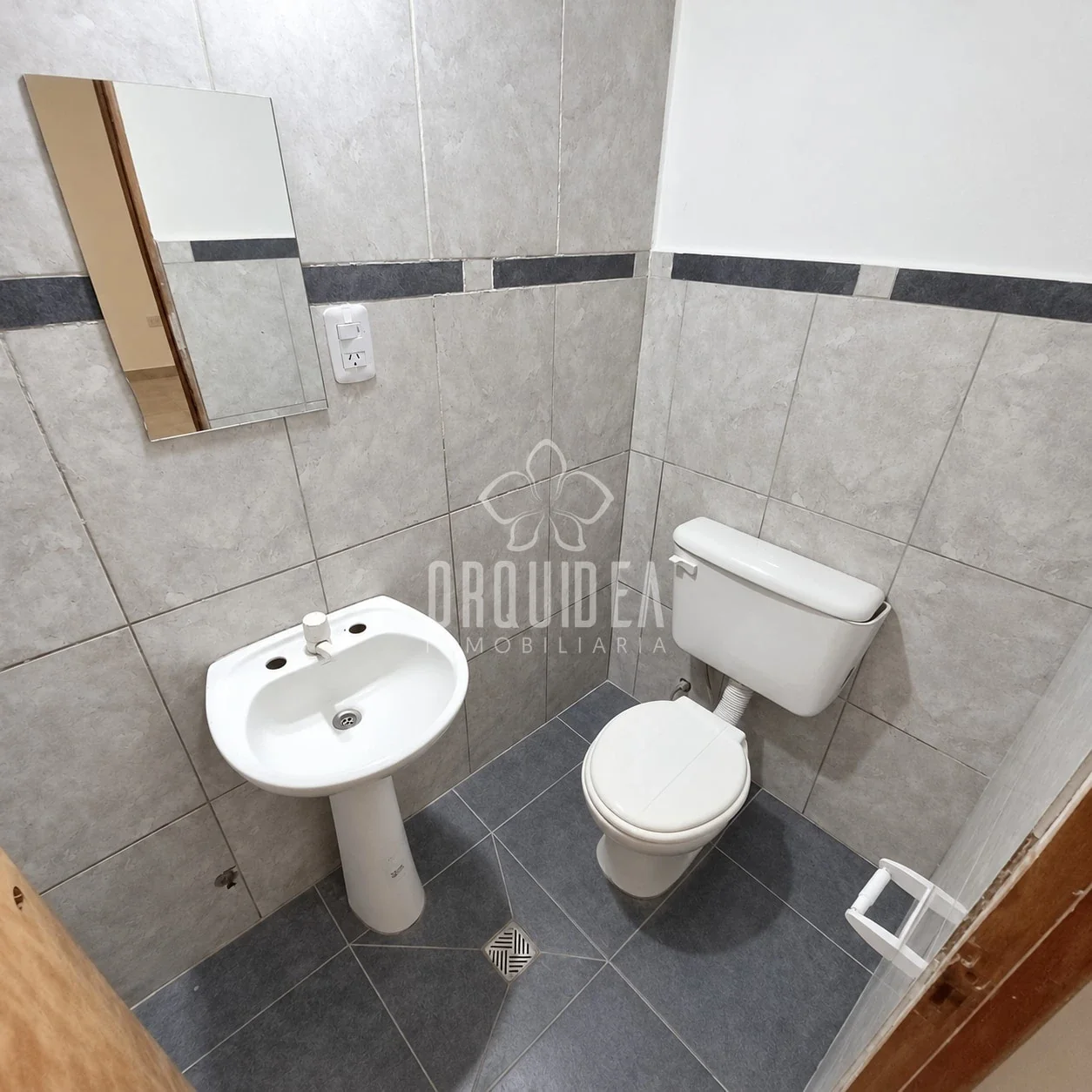 Alquilo Local Comercial en General Güemes - Imagen 4