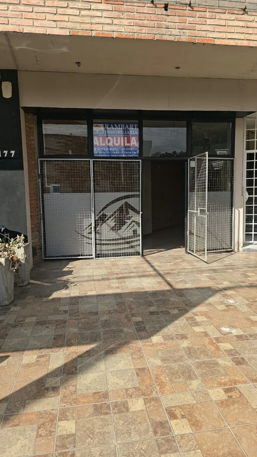 Local comercial sobre Av. Uruguay - Imagen 1