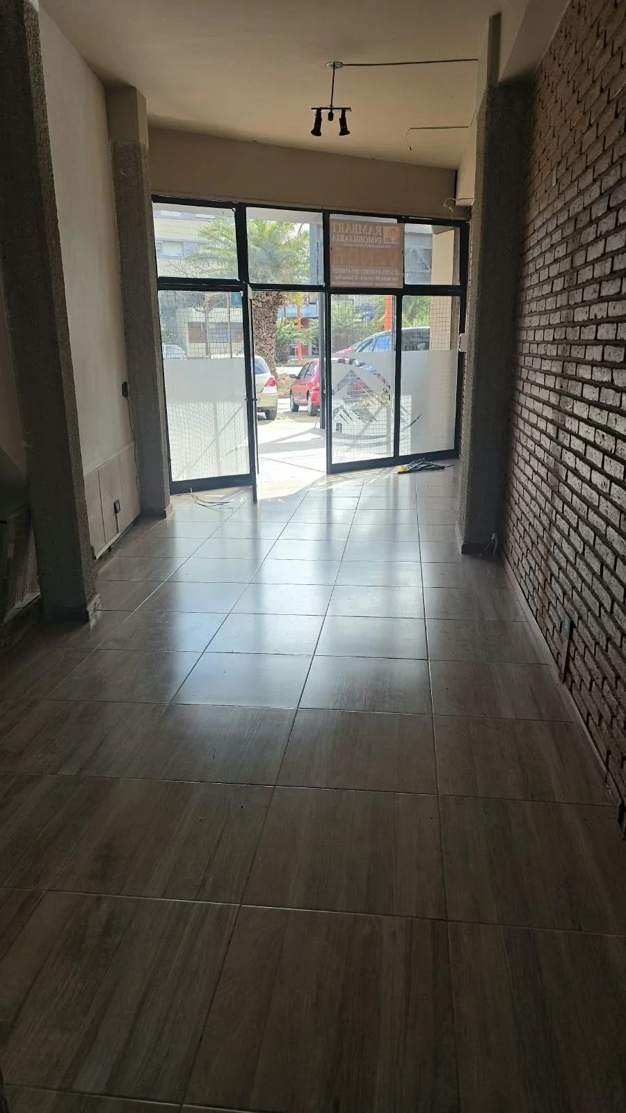 Local comercial sobre Av. Uruguay - Imagen 2