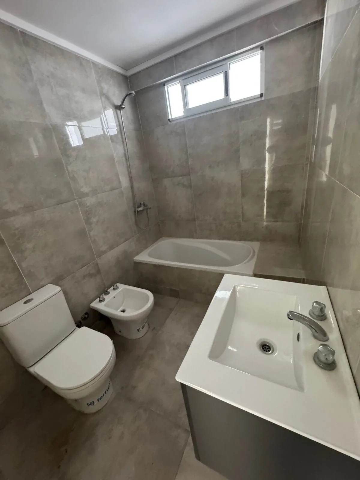 Departamento en alquiler c/ cochera en San Nicolás de los Arroyos - Imagen 4
