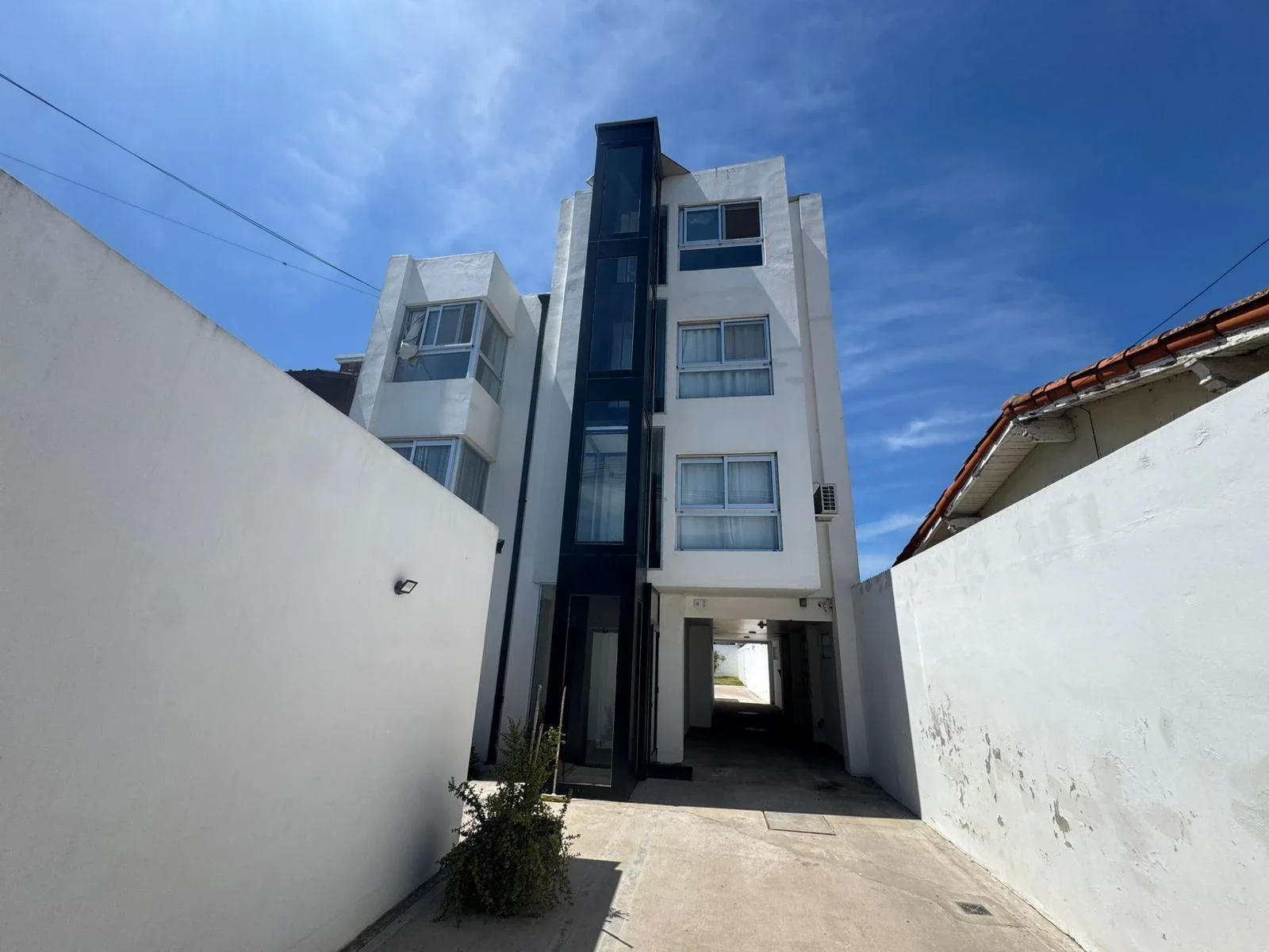 Departamento en alquiler c/ cochera en San Nicolás de los Arroyos - Imagen 1