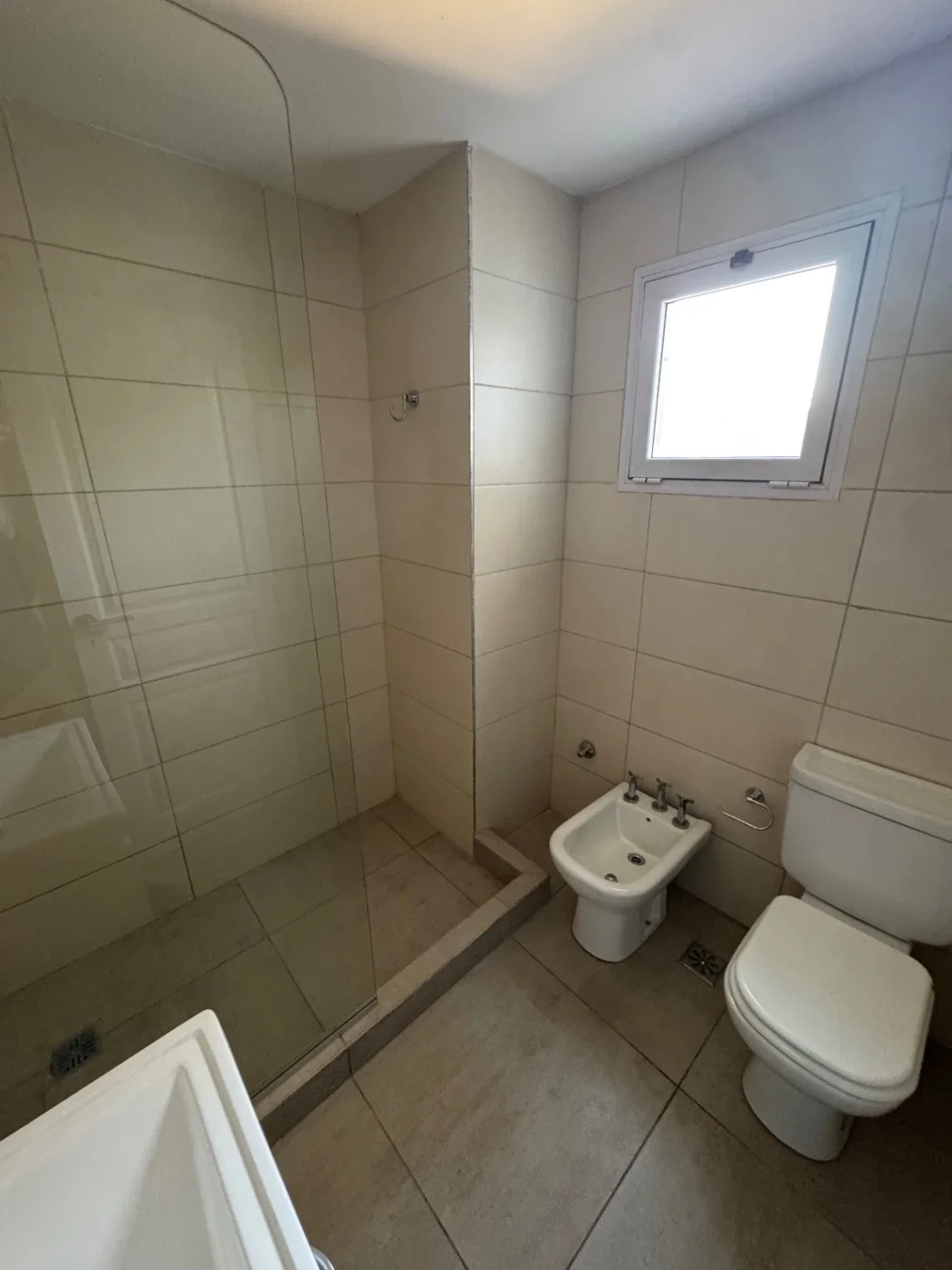 Departamento en alquiler c/ cochera en San Nicolás de los Arroyos - Imagen 3