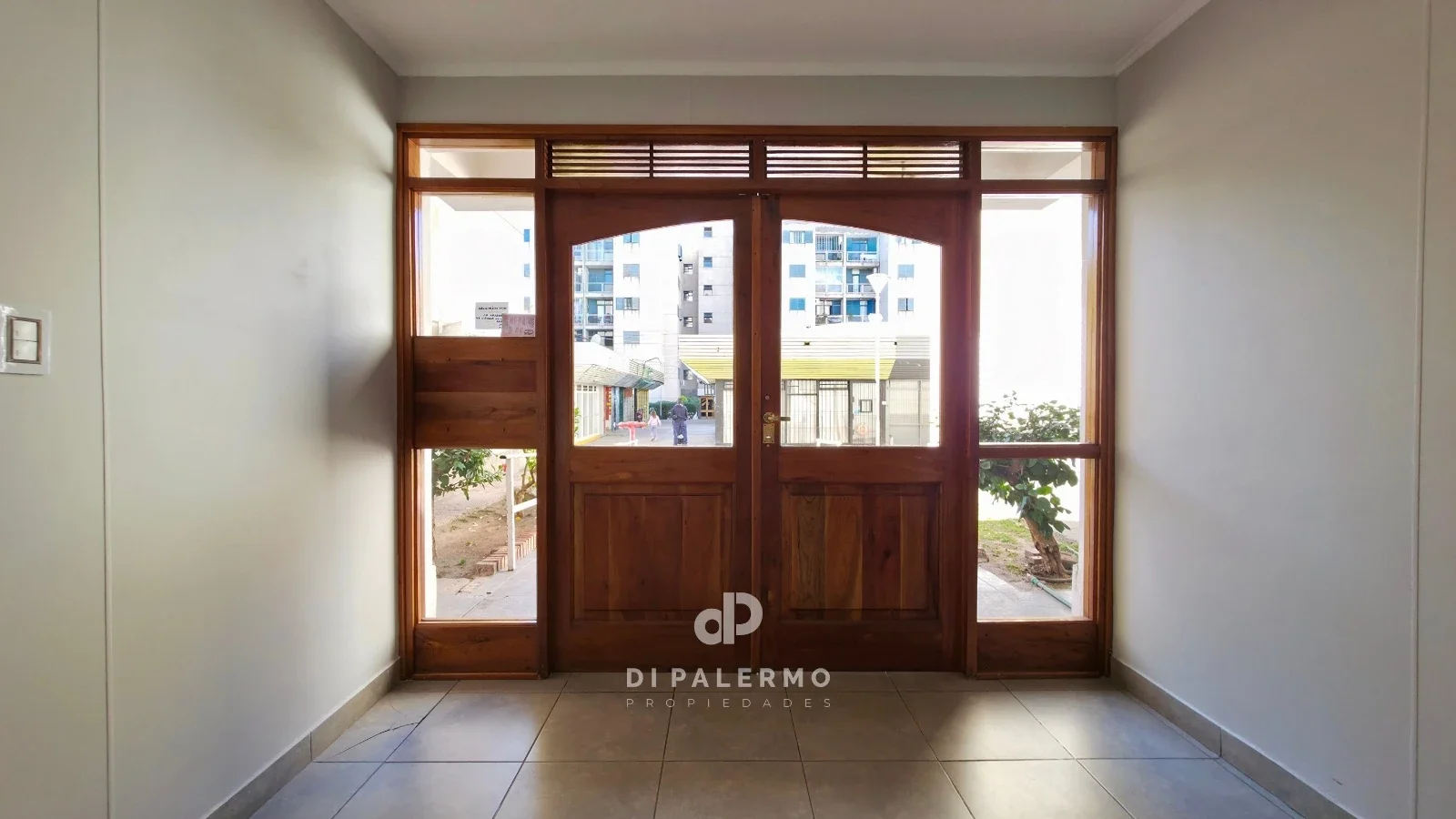Venta de Departamento con 4 Habitaciones y Cochera en Mendoza Capital - Imagen 3
