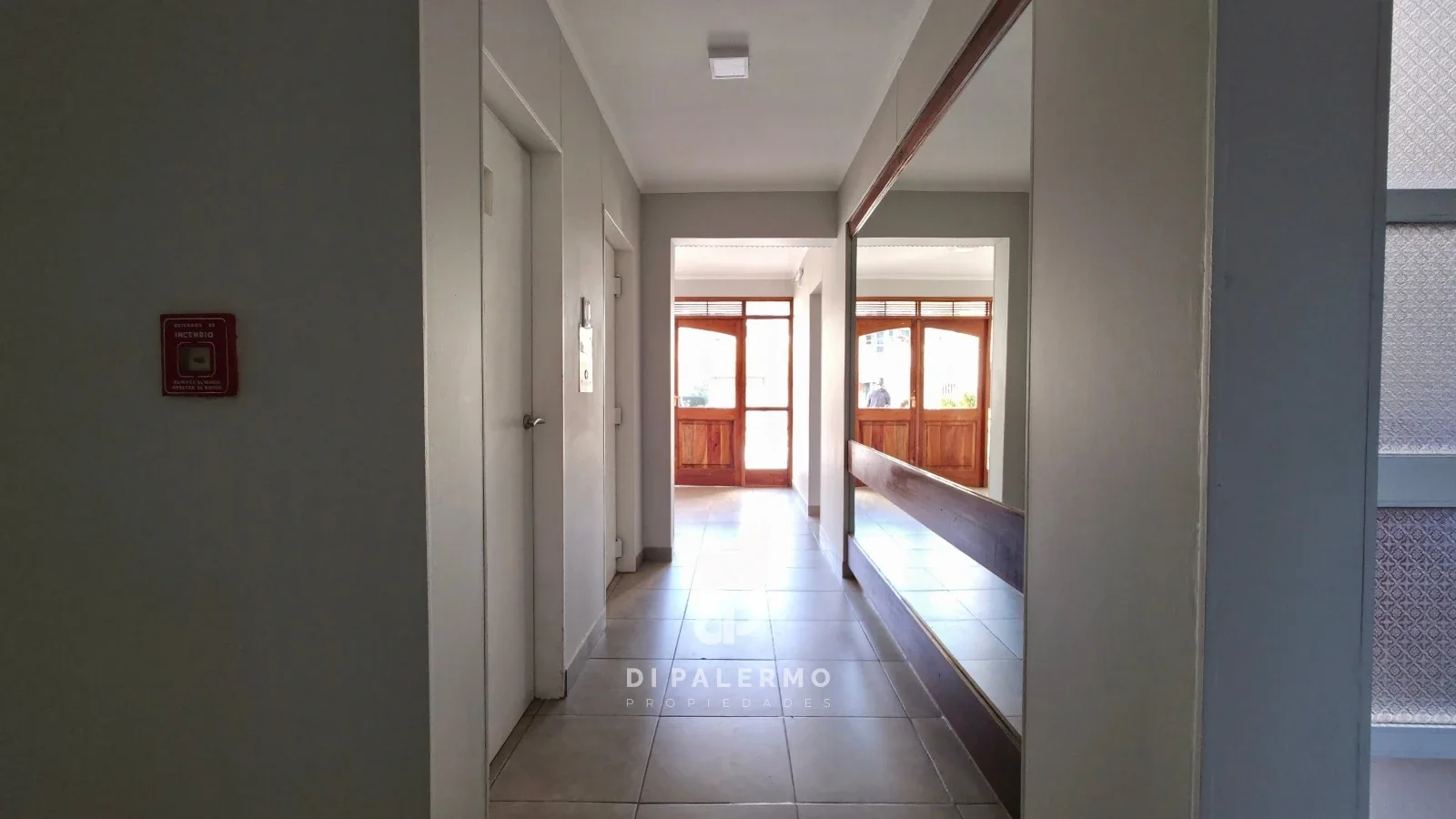 Venta de Departamento con 4 Habitaciones y Cochera en Mendoza Capital - Imagen 5