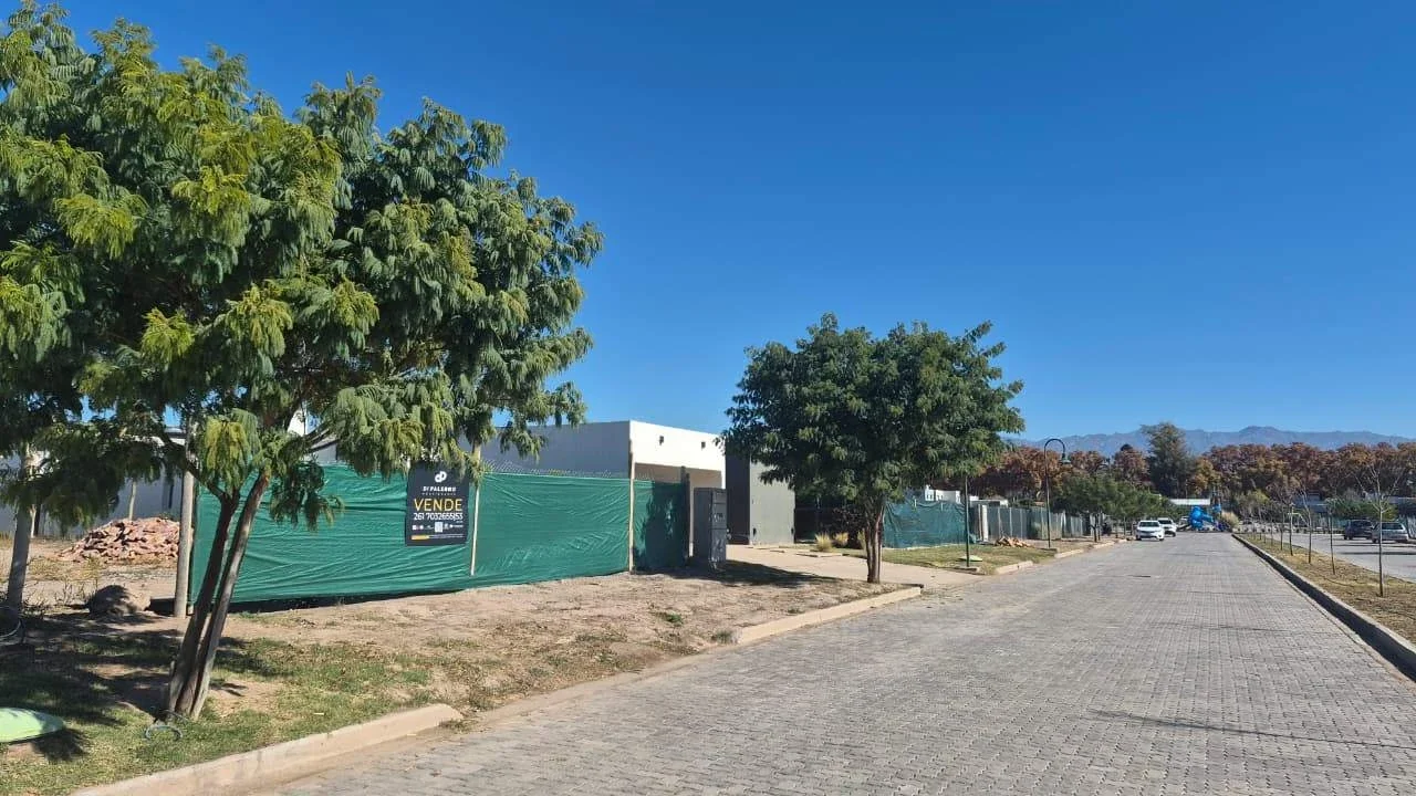 VENTA DE TERRENO EN BOULEVAR CENTRAL DE 500 m² EN BARRIO PRIVADO PUEBLO MALBEC - Imagen 2