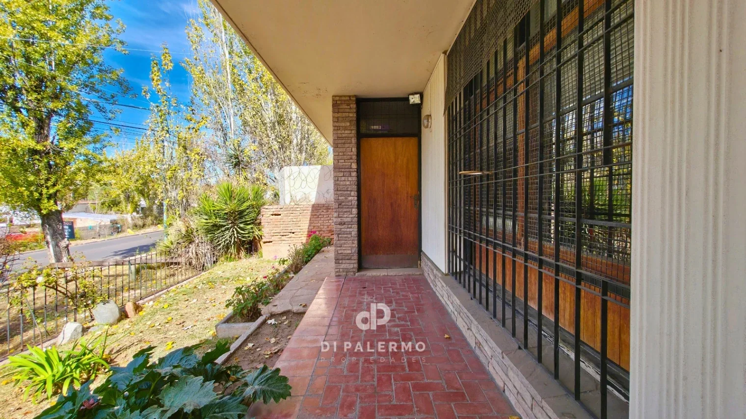 VENTA DE CASA A DEMOLER - GRAN TERRENO APTO PH EN GODOY CRUZ-METROS DE PALMARES - Imagen 4