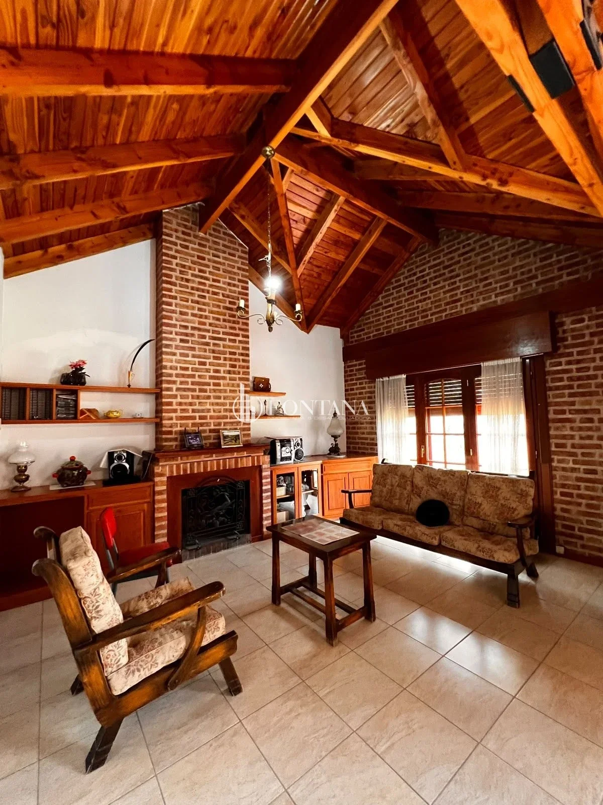 -ALQUILER- casa 3 habitaciones con cochera, todo en P.B. - Imagen 1