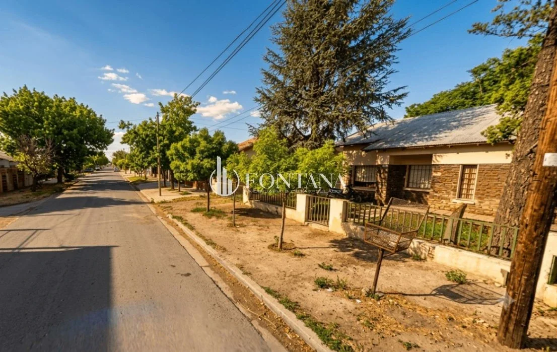 Casa en venta c/ cochera en General Roca - Imagen 1