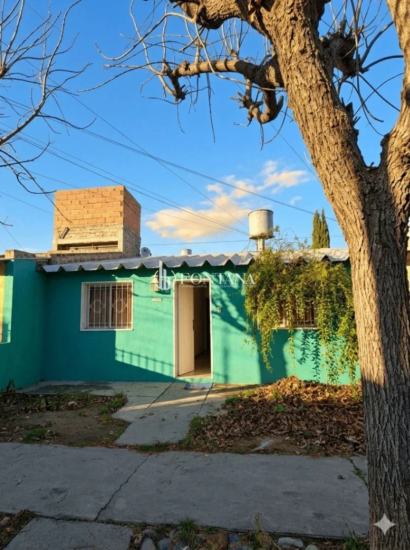Casa en alquiler c/ cochera en Villa Regina - Imagen 1