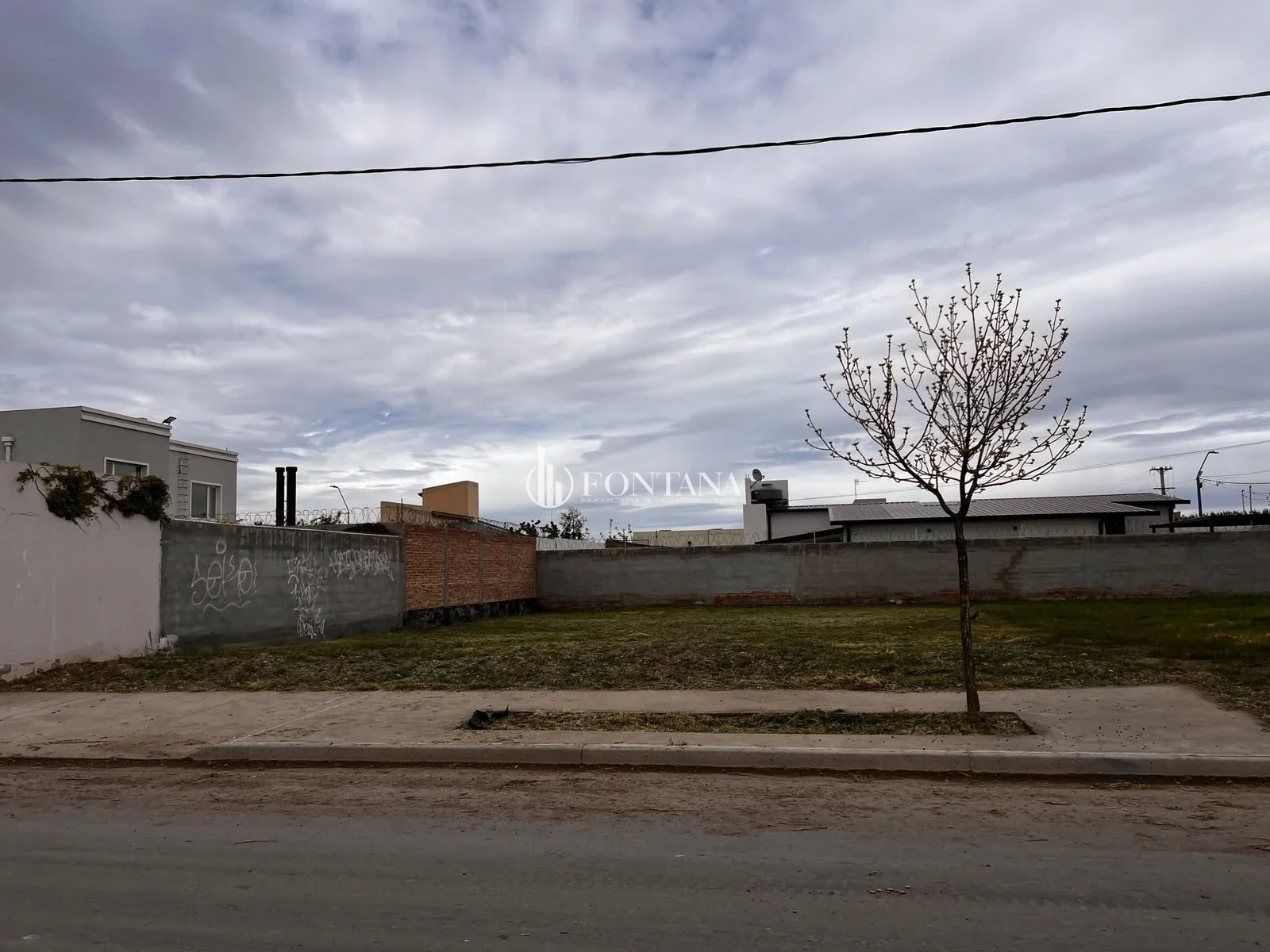 Lote Residencial 377,40m2 en calle México casi La Pampa, General Roca - Imagen 1