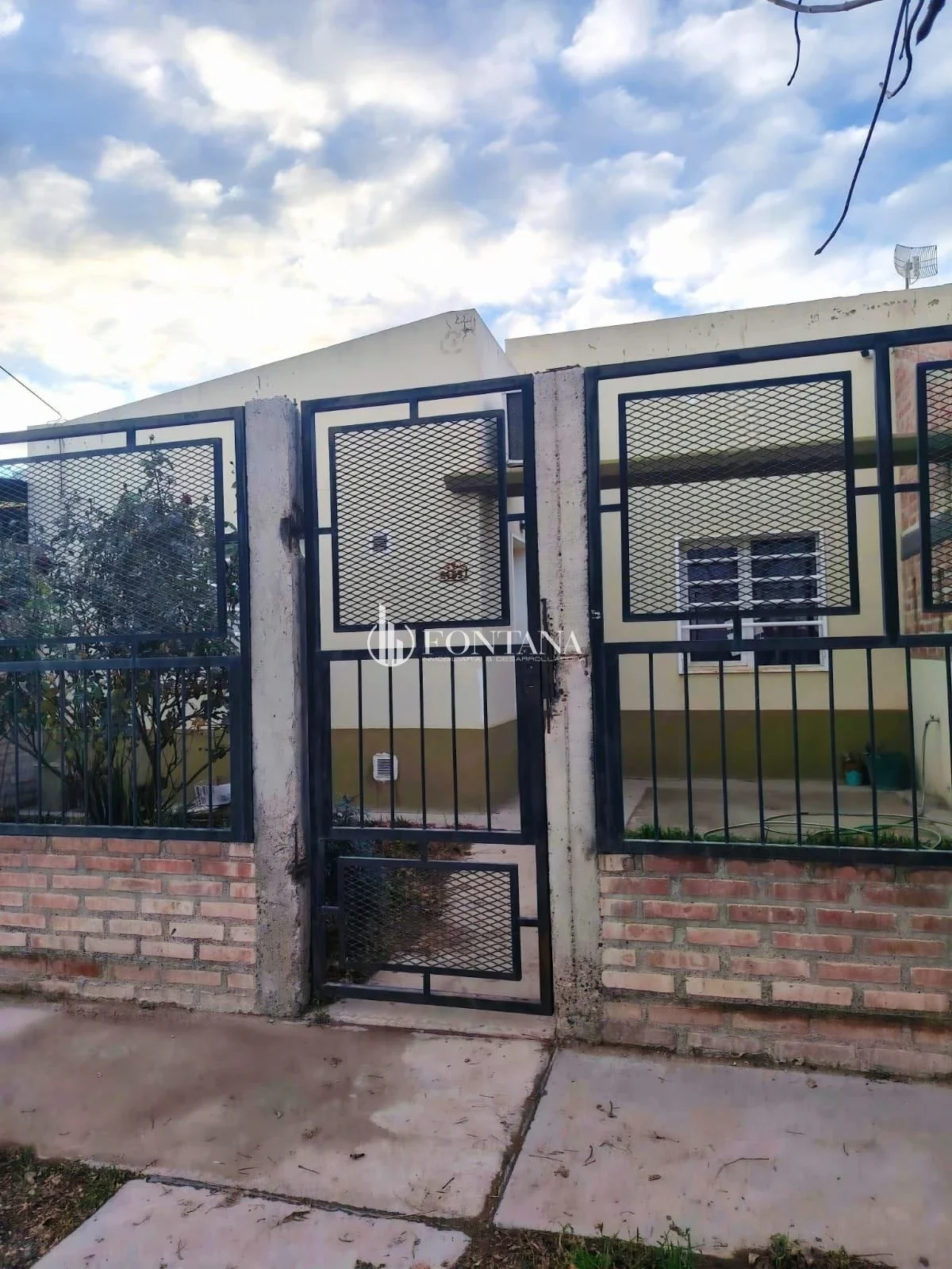 Casa en venta  en General Roca - Imagen 2