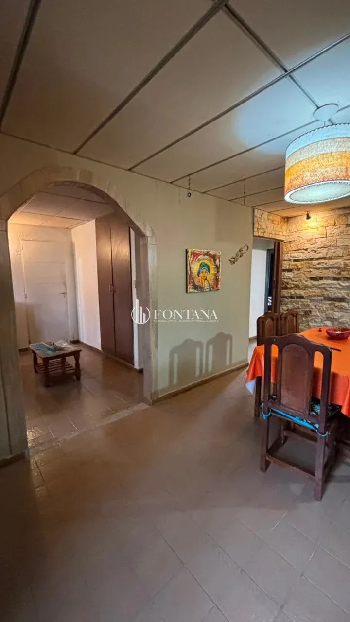 Casa 1 dormitorio con cochera y patio. - Imagen 2
