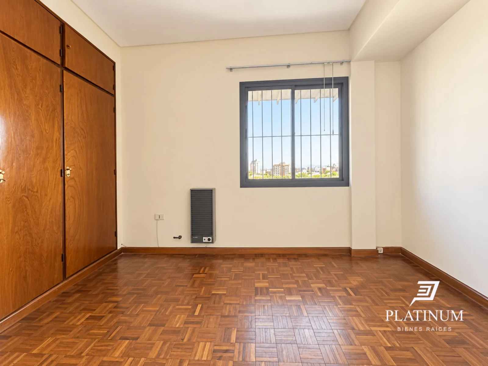 Departamento 3 dormitorios con cochera en Centro - Imagen 4