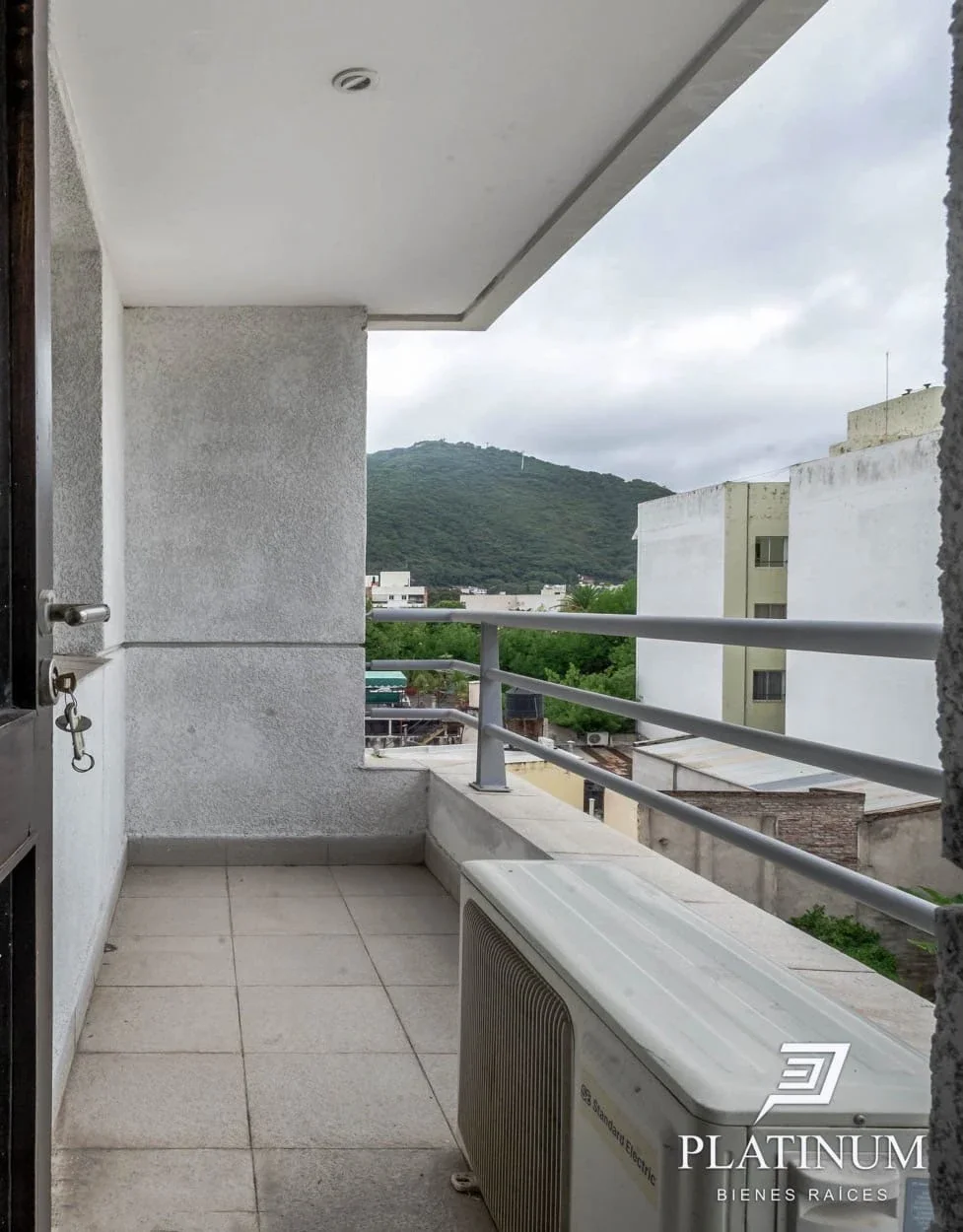 Departamento zona shopping 3 dormitorios 3 baños en alquiler en Centro - Imagen 3