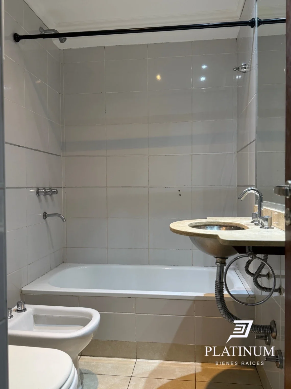 VENTA Departamento 2 Dormitorios con cochera - Imagen 2