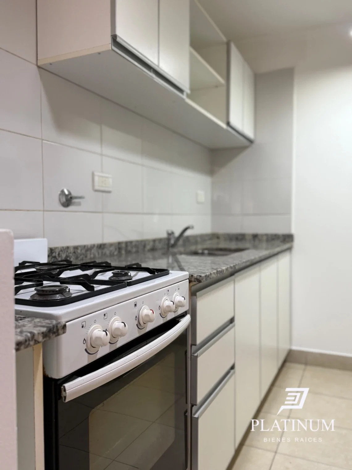 VENTA Departamento 2 Dormitorios con cochera - Imagen 3