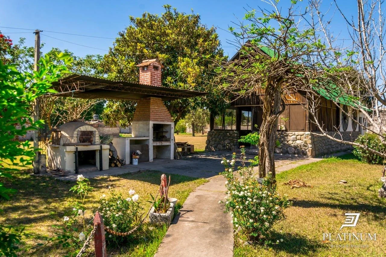 Casa con 6.200 m2 de terreno+ pileta - Imagen 2