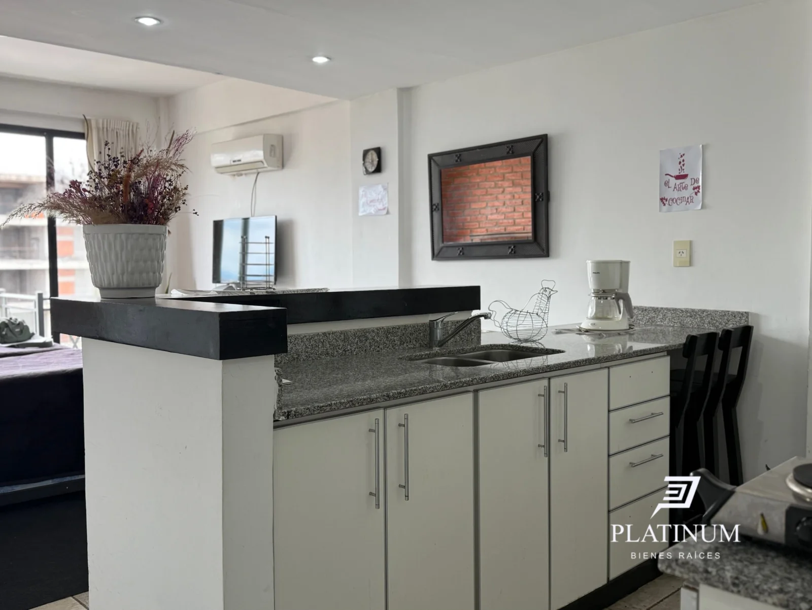 ALQUILER DEPARTAMENTO MONOAMBIENTE AMOBLADO CON BALCÓN | EXCELENTE UBICACIÓN - Imagen 2