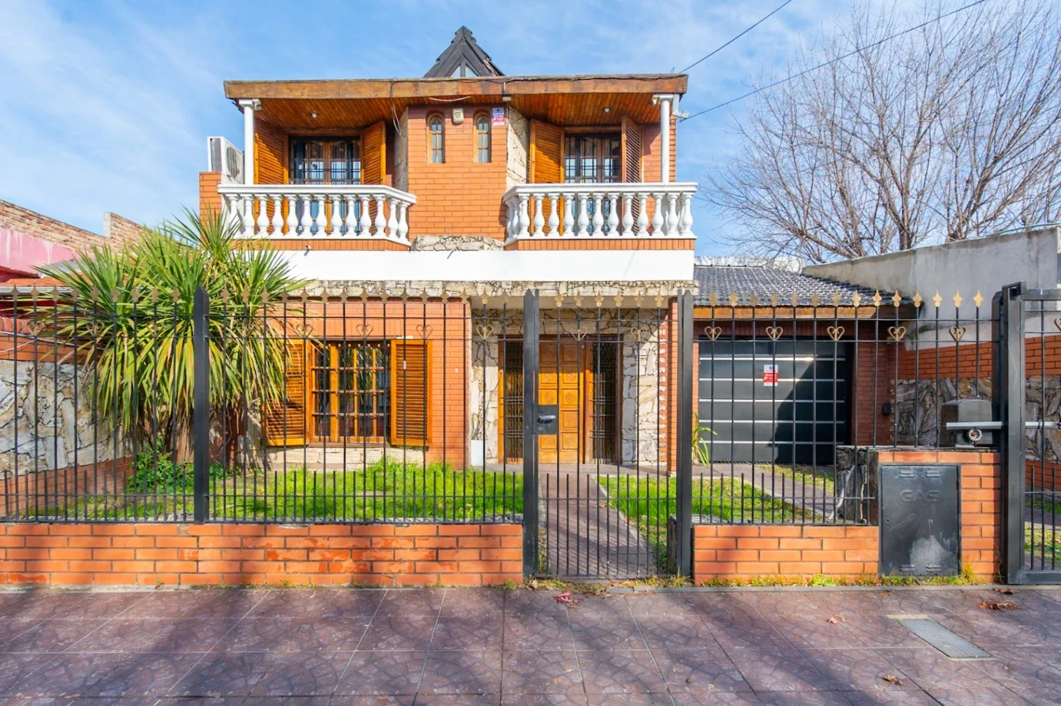 Casa en venta de 3 dormitorios c/ cochera en Isidro Casanova - Imagen 1