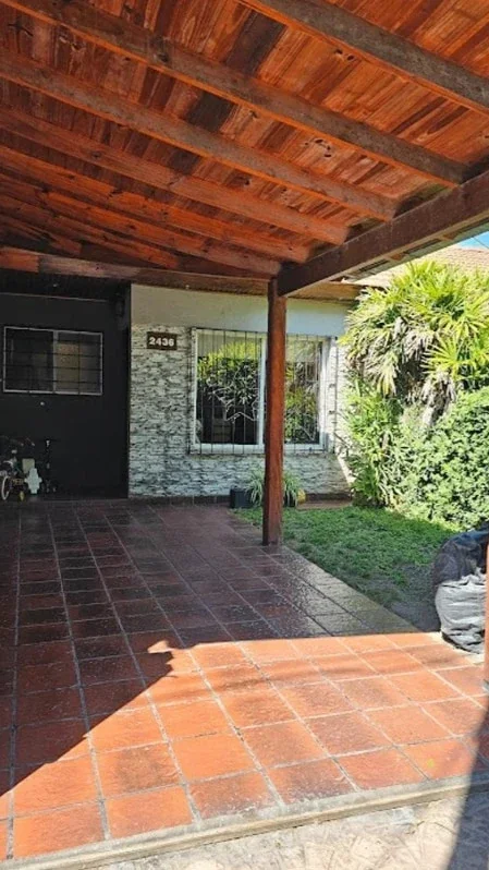 Casa en venta c/ cochera en Castelar - Imagen 1