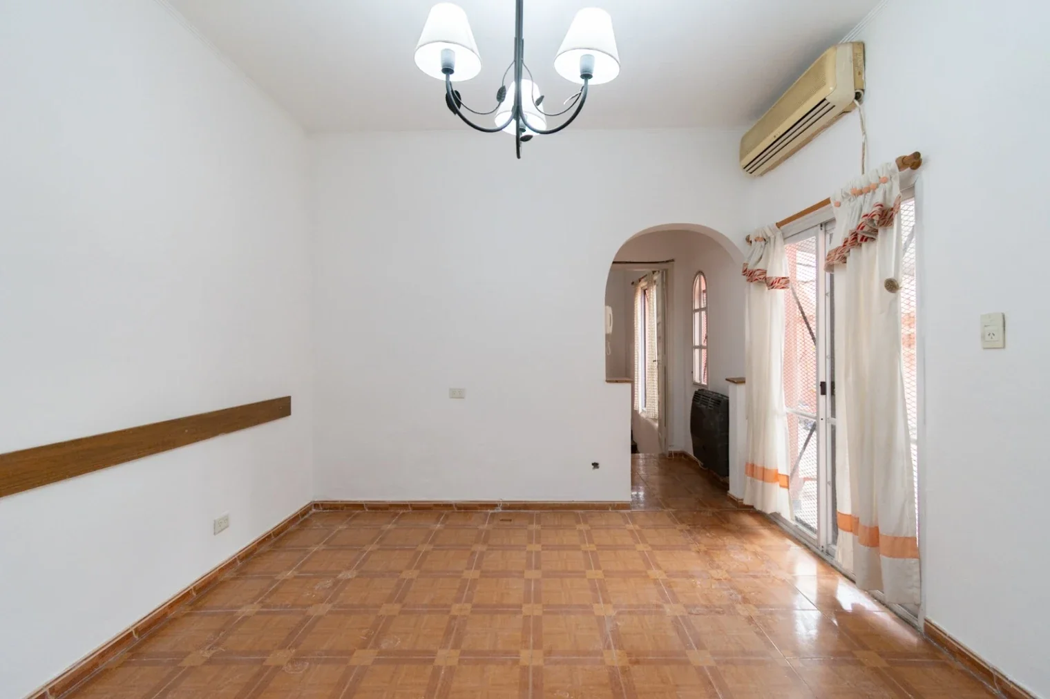 Casa en alquiler de 1 dormitorio en Castelar - Imagen 2