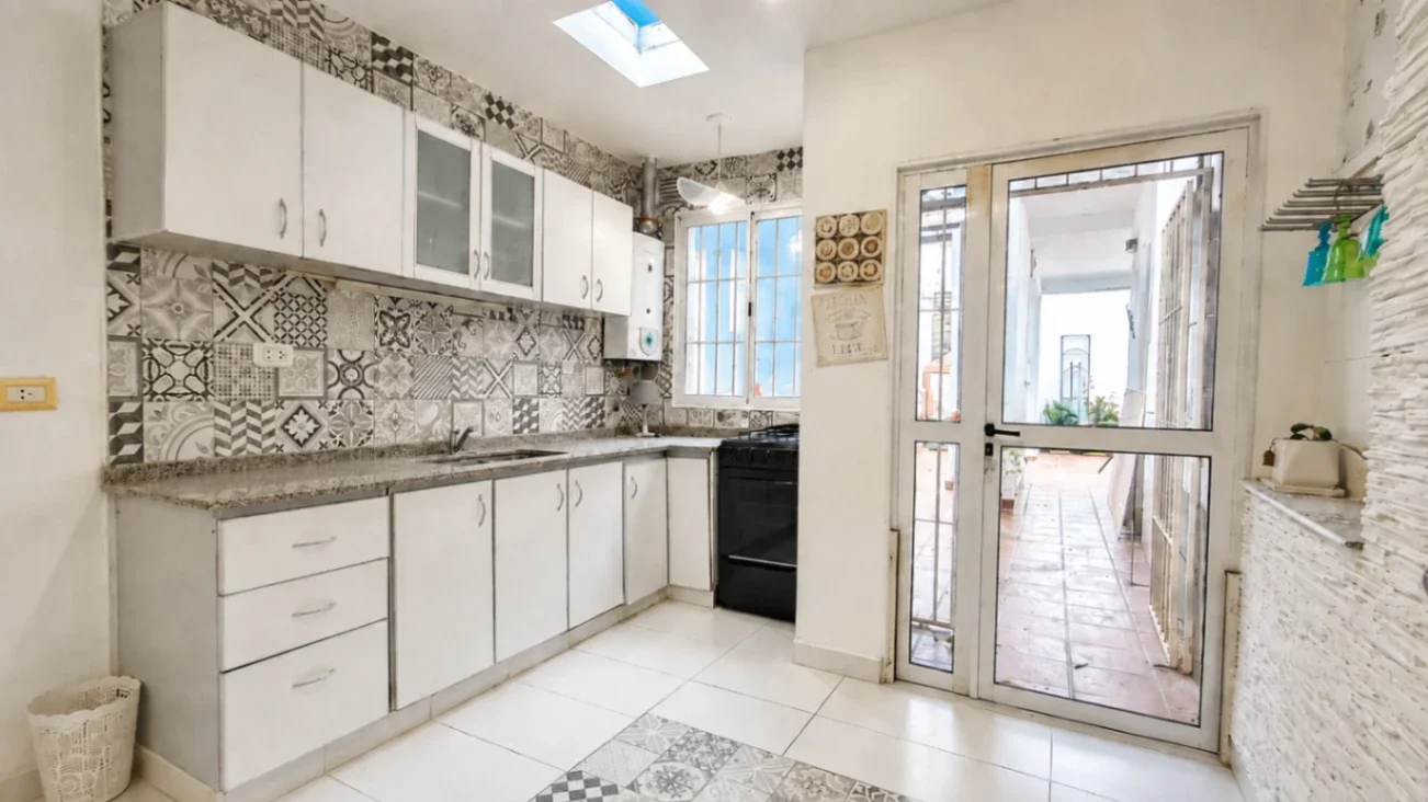 Oportunidad en Villa del Parque! PH de 4 Ambientes con Patio, Parrilla y Terraza - Imagen 1