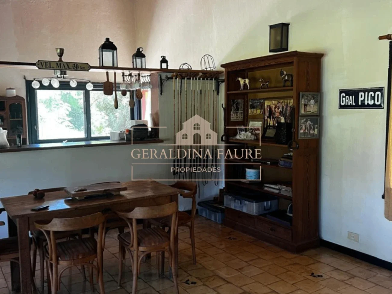 Casa en venta c/ cochera en Santa Catalina - Imagen 2
