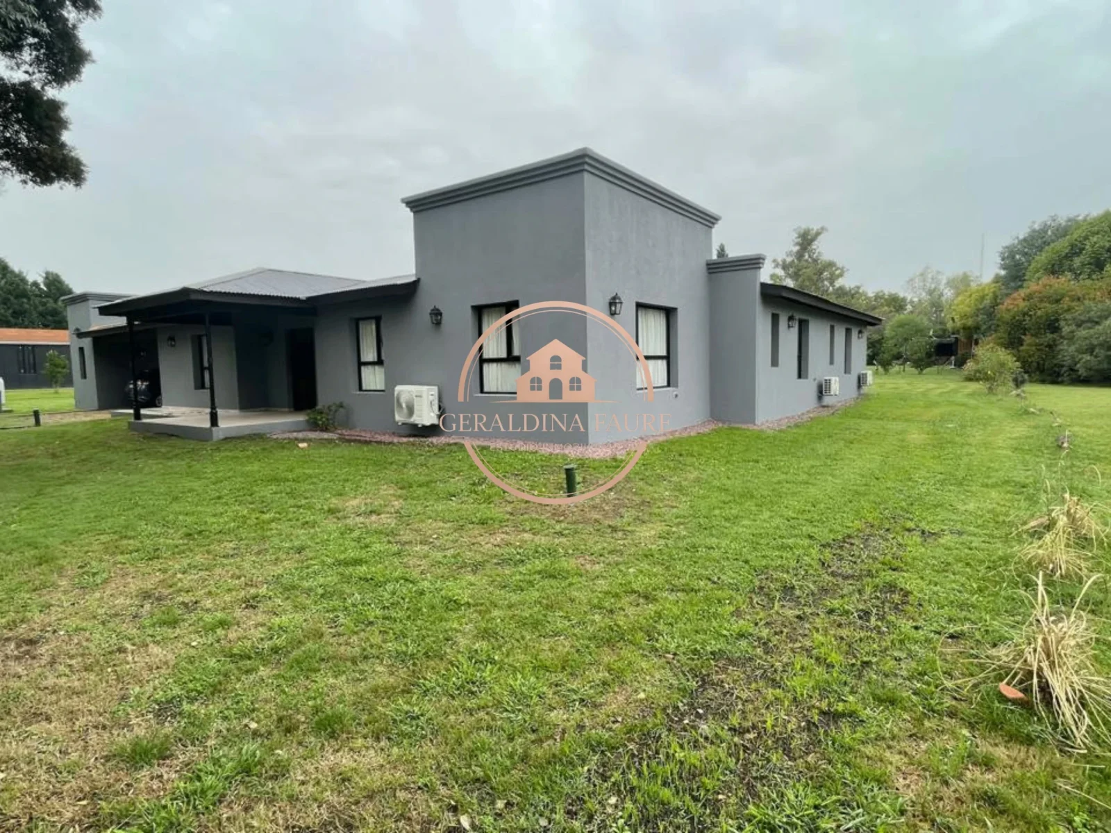 Casa en venta c/ cochera en Santa Catalina 2 - Imagen 1