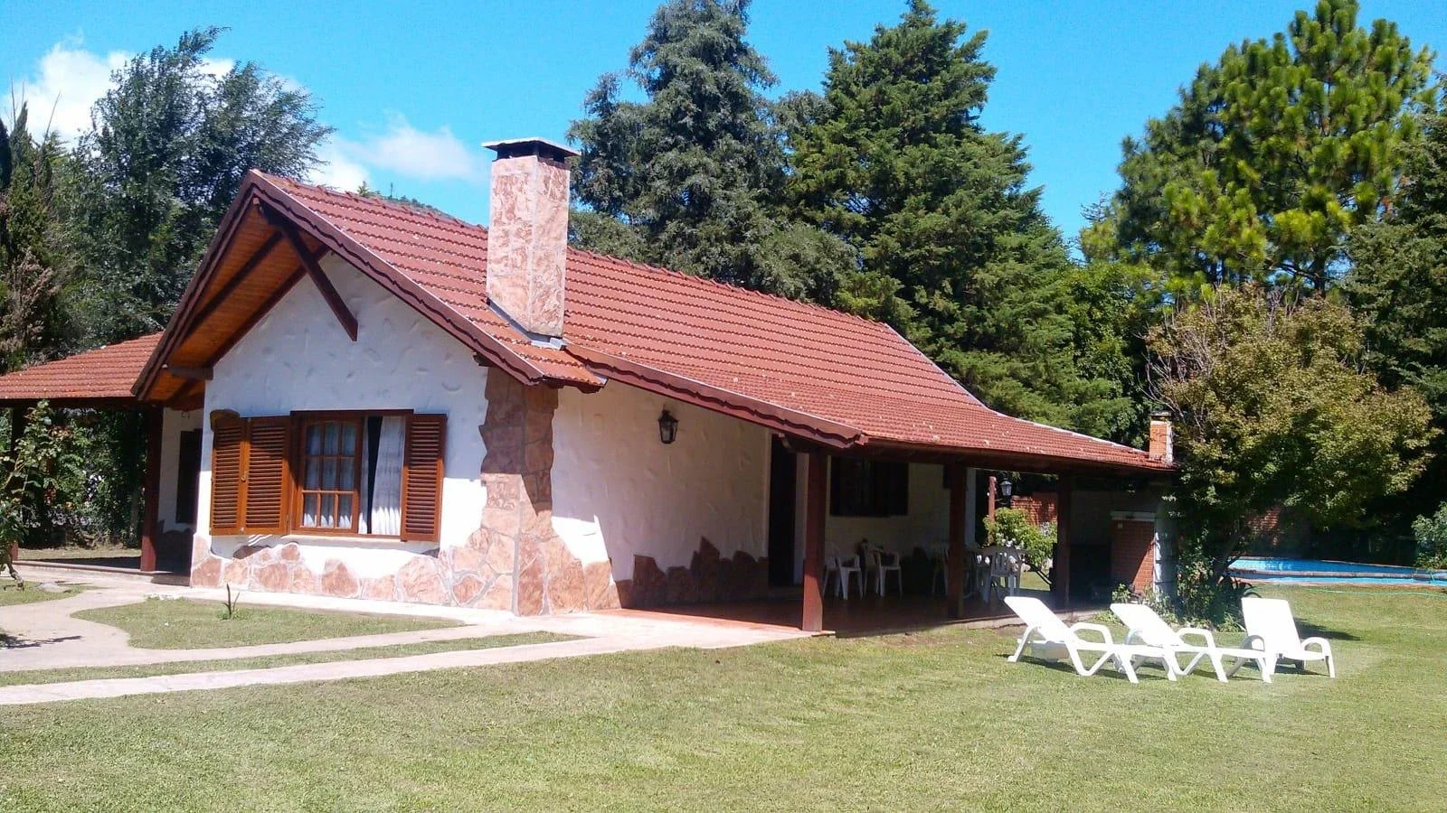 Casa en alquiler temporario c/ cochera en Villa General Belgrano - Imagen 1
