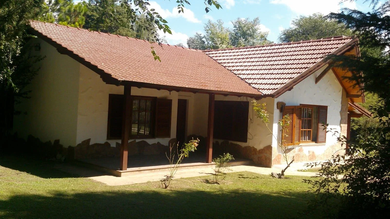 Casa en alquiler temporario c/ cochera en Villa General Belgrano - Imagen 2