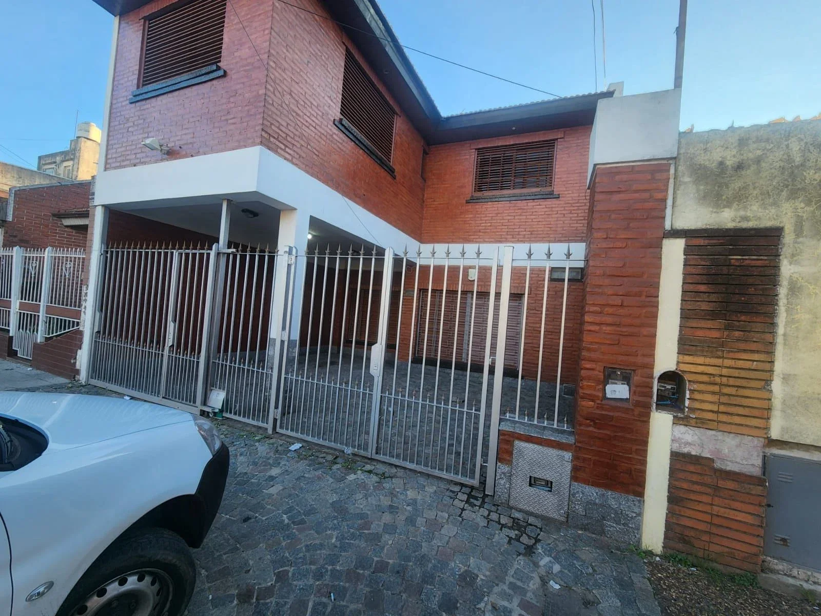 Casa en venta c/ cochera en Lanús Oeste - Imagen 2