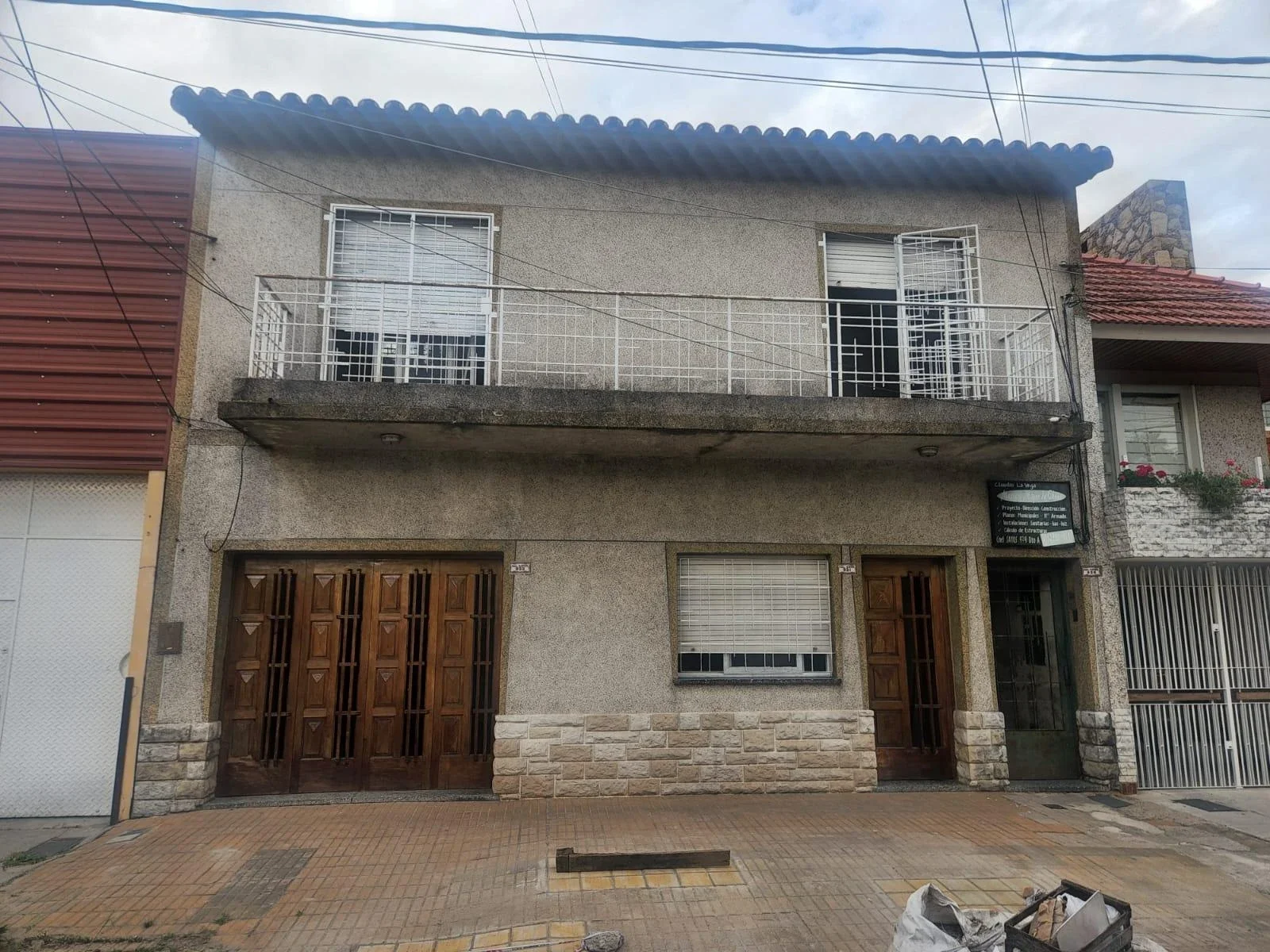 Casa en alquiler c/ cochera en Lanús Oeste - Imagen 1