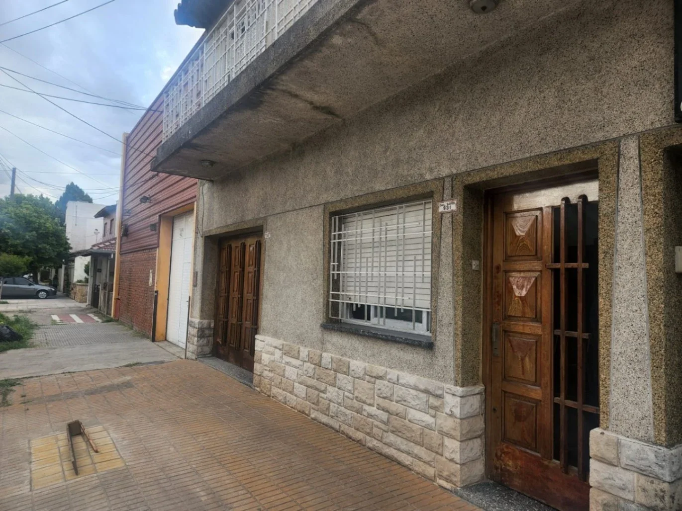 Casa en alquiler c/ cochera en Lanús Oeste - Imagen 2