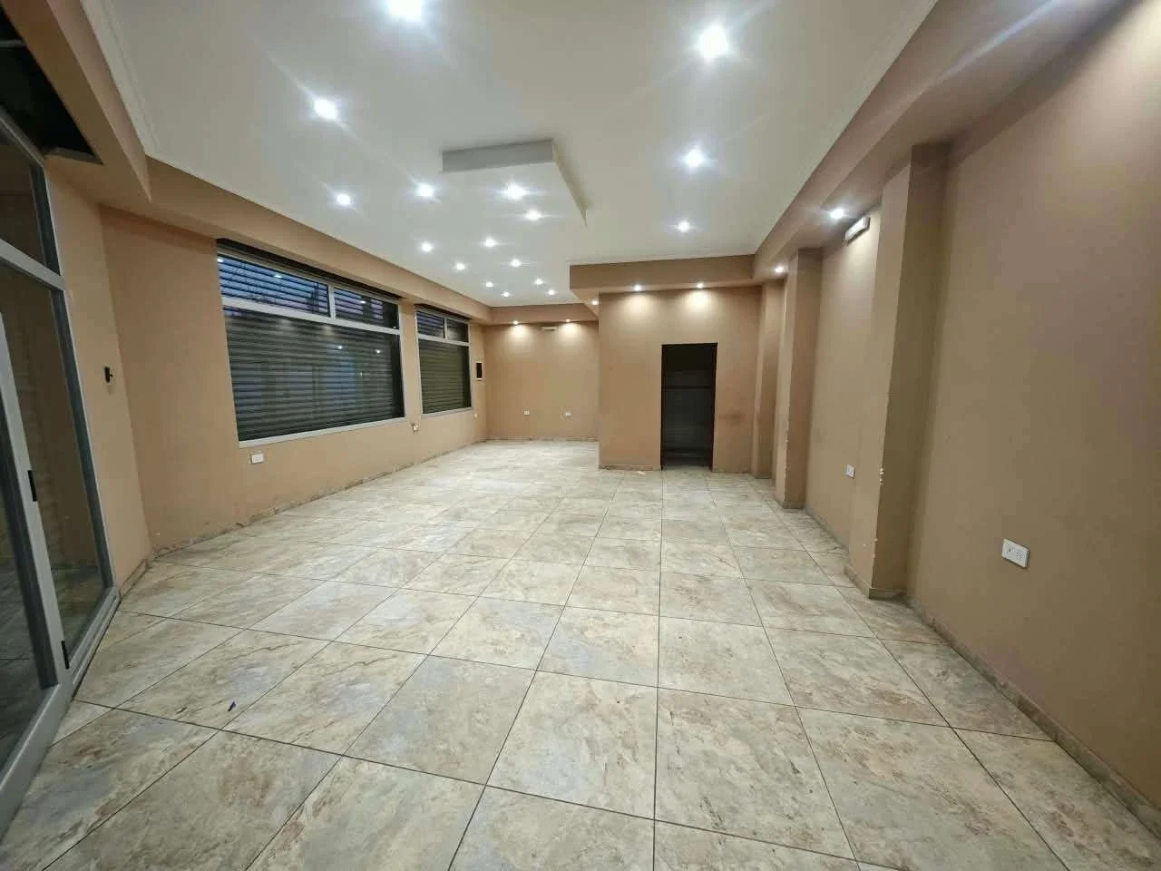 Local comercial en alquiler ubicado en Isidro Casanova - Imagen 3