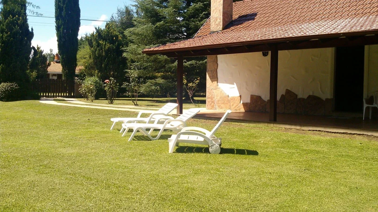 Casa en alquiler temporario c/ cochera en Villa General Belgrano - Imagen 3