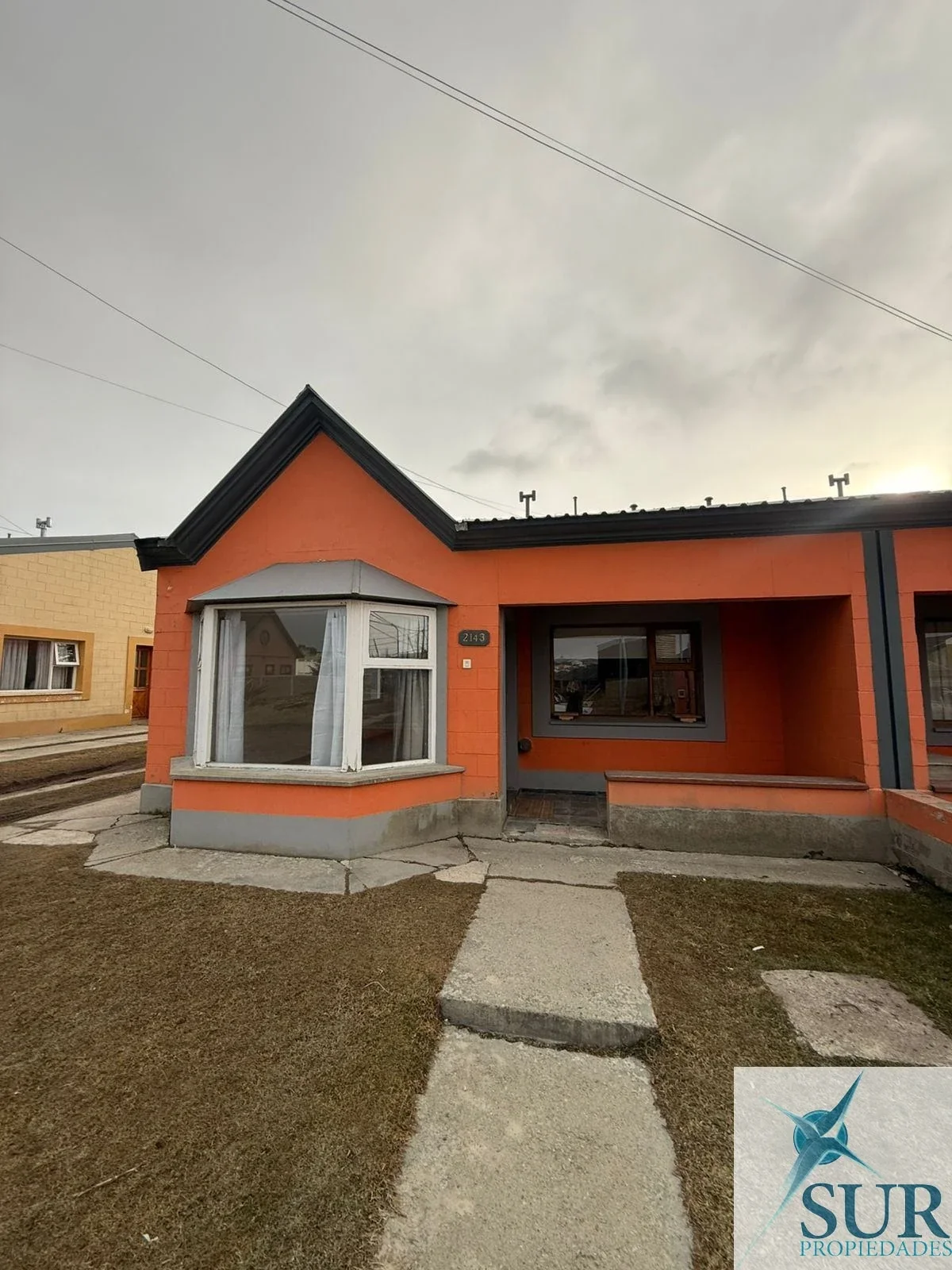 Casa en alquiler c/ cochera en Ushuaia - Imagen 1