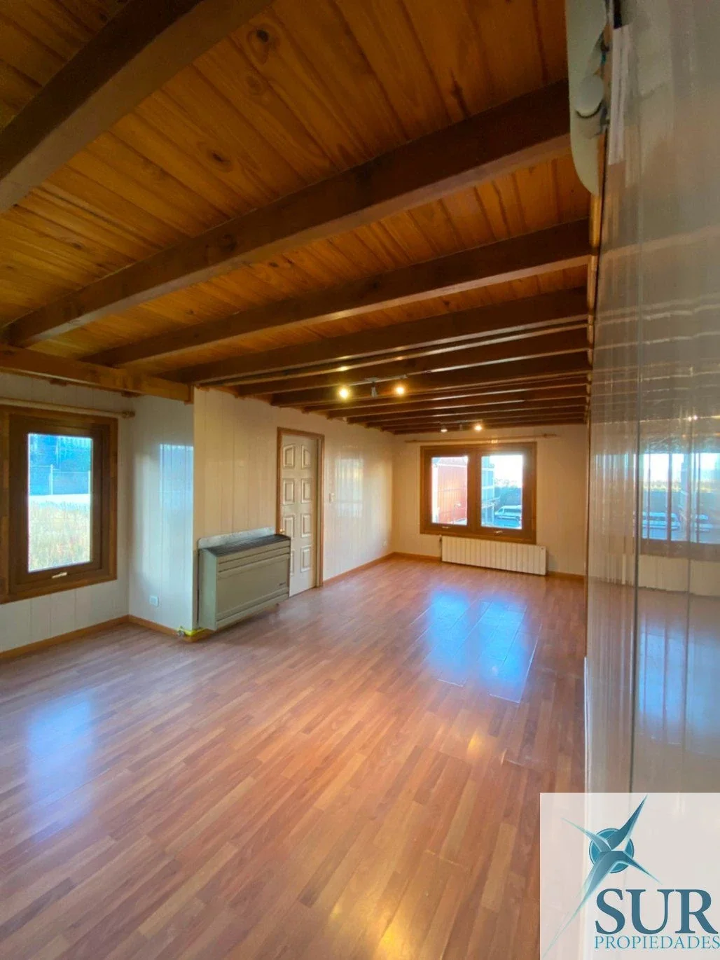 Casa en alquiler c/ cochera en Ushuaia - Imagen 1