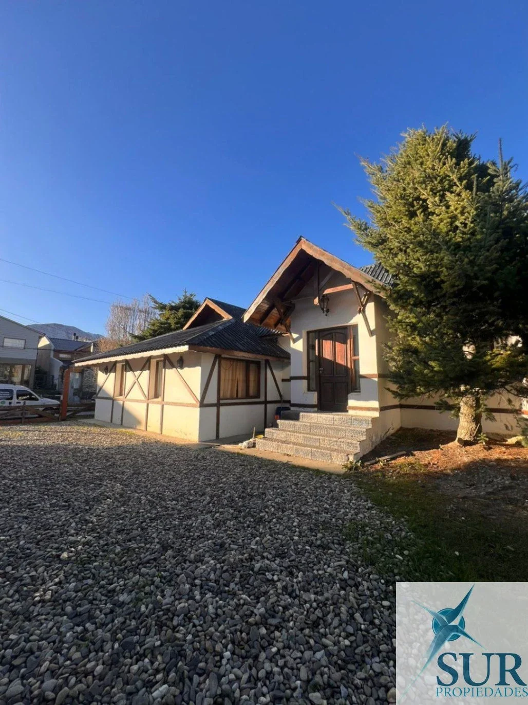 Casa en alquiler de 3 dormitorios en Ushuaia - Imagen 1