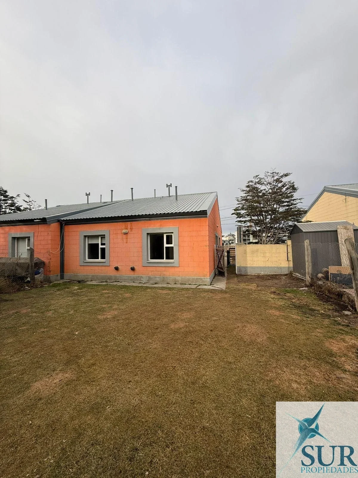 Casa en alquiler c/ cochera en Ushuaia - Imagen 2
