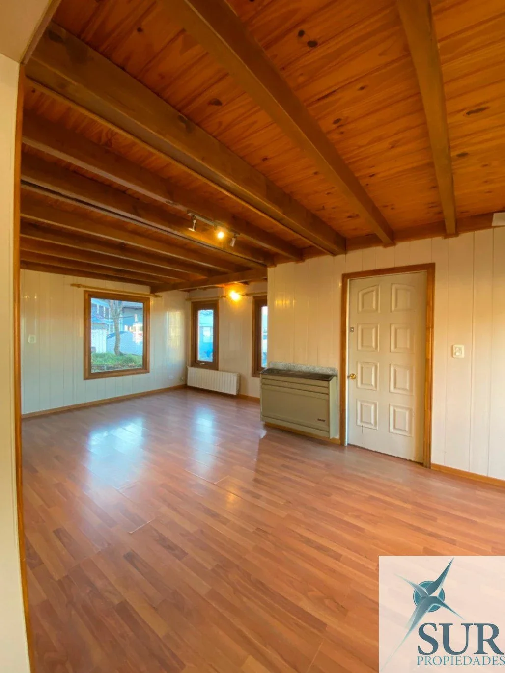 Casa en alquiler c/ cochera en Ushuaia - Imagen 2