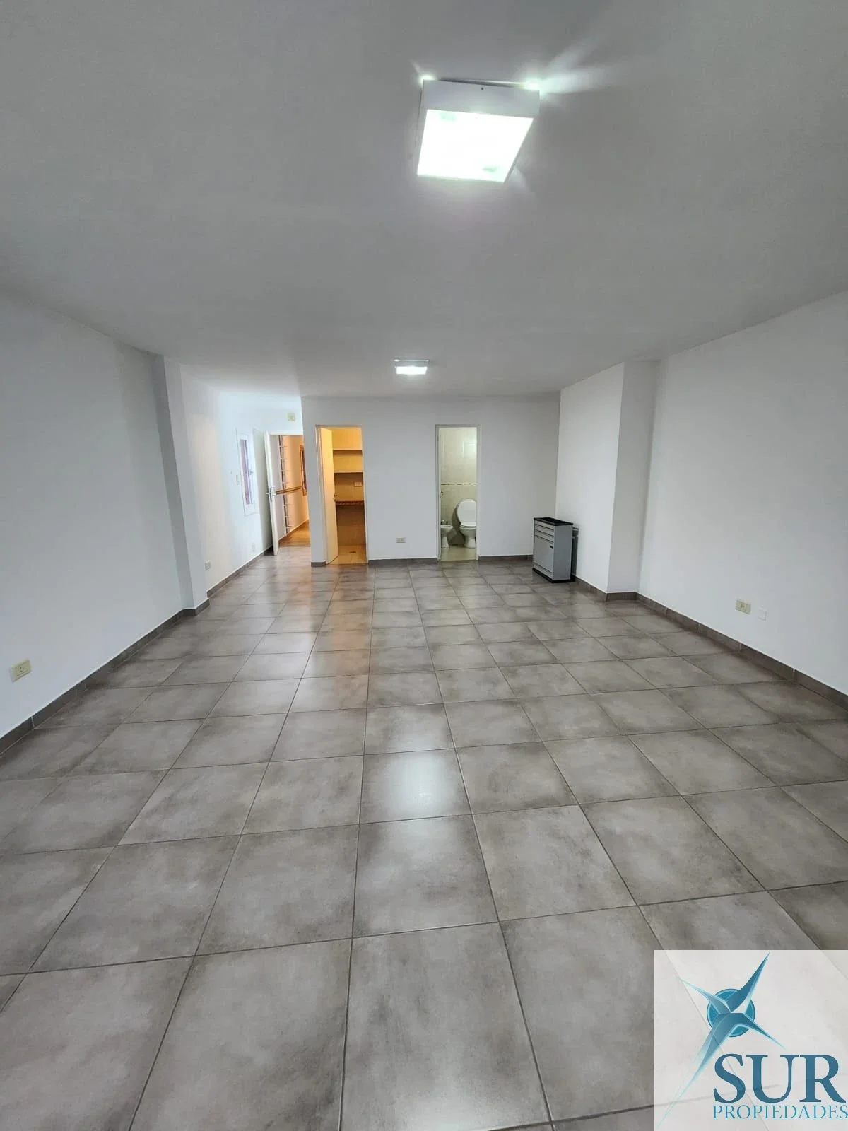 Oficina en alquiler sobre Av San Martin - Imagen 1