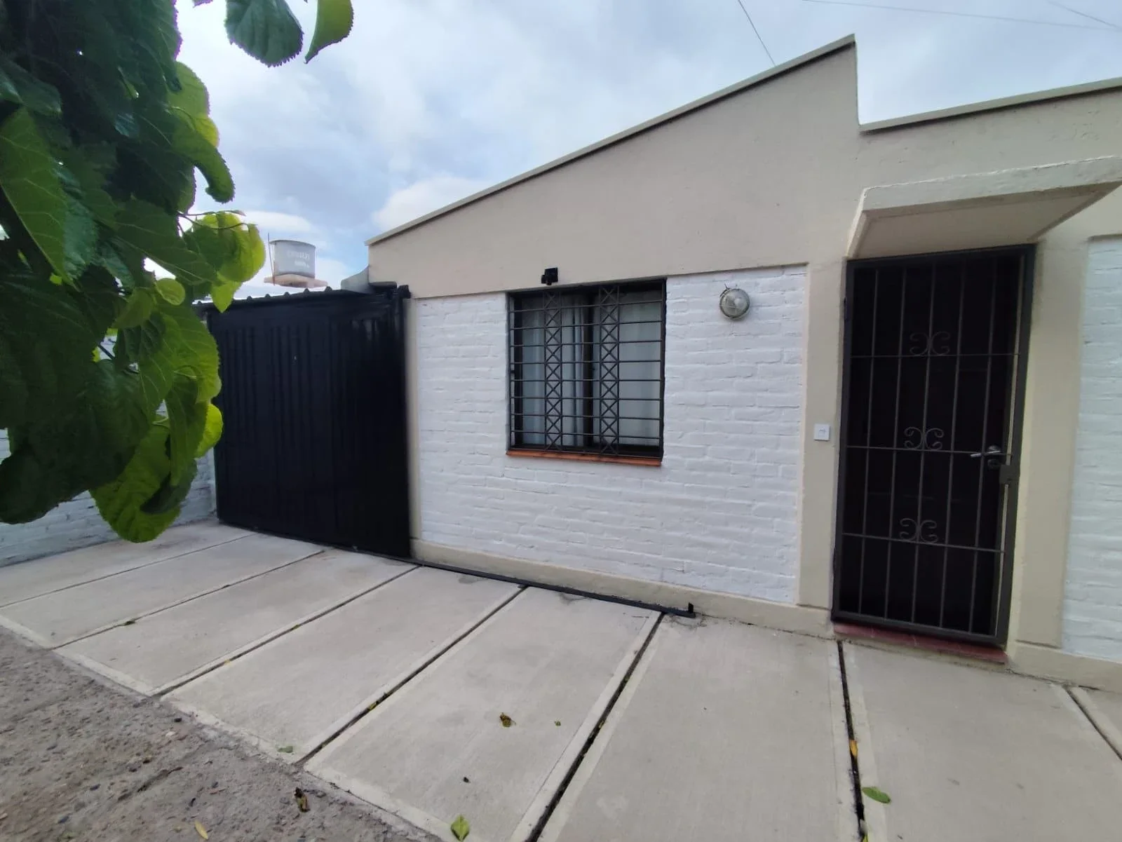 Casa en alquiler c/ cochera en Buena Nueva - Imagen 2