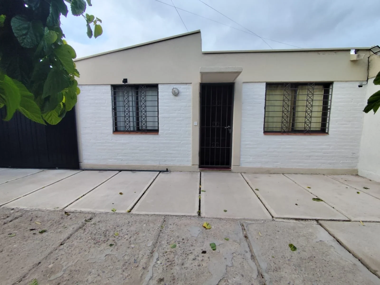 Casa en alquiler c/ cochera en Buena Nueva - Imagen 1